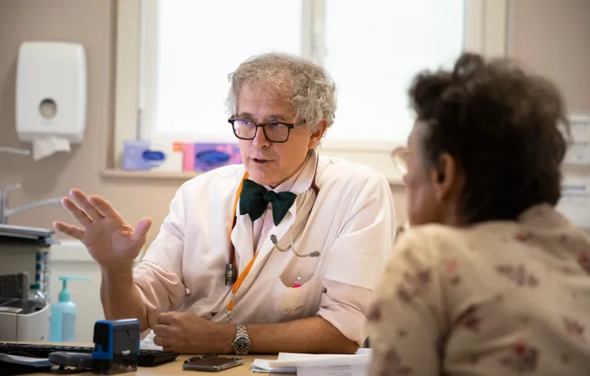 Cancer du sein chez les femmes âgées : l’étude ASTER 70s nuance l’utilité de la chimiothérapie adjuvante