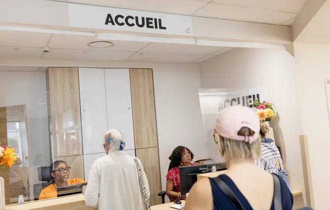 Rencontre avec Halimata et Emma, hôtesses d’accueil à l’hôpital de l'Institut Curie