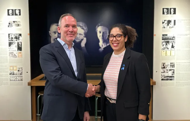 Frank Swaelens, President of IQVIA France and Dr. Cécile Campagne, Director of Institut Curie’s Technology Transfer Office.