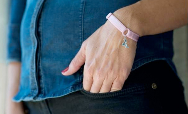 Le bracelet bretelle du collectif d’artistes féminines Cocotte Power